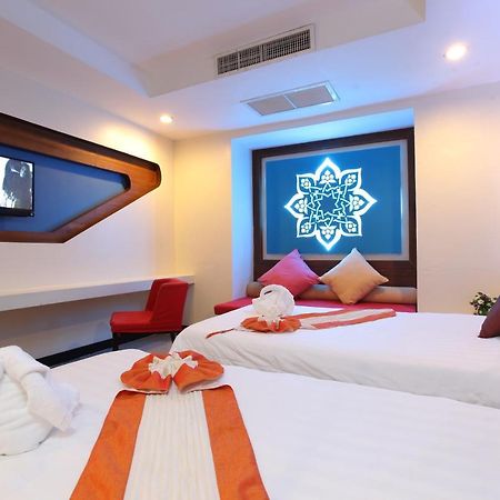 The Royal Palm Beach Front Patong Kültér fotó