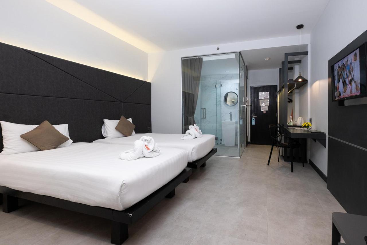 The Royal Palm Beach Front Patong Kültér fotó