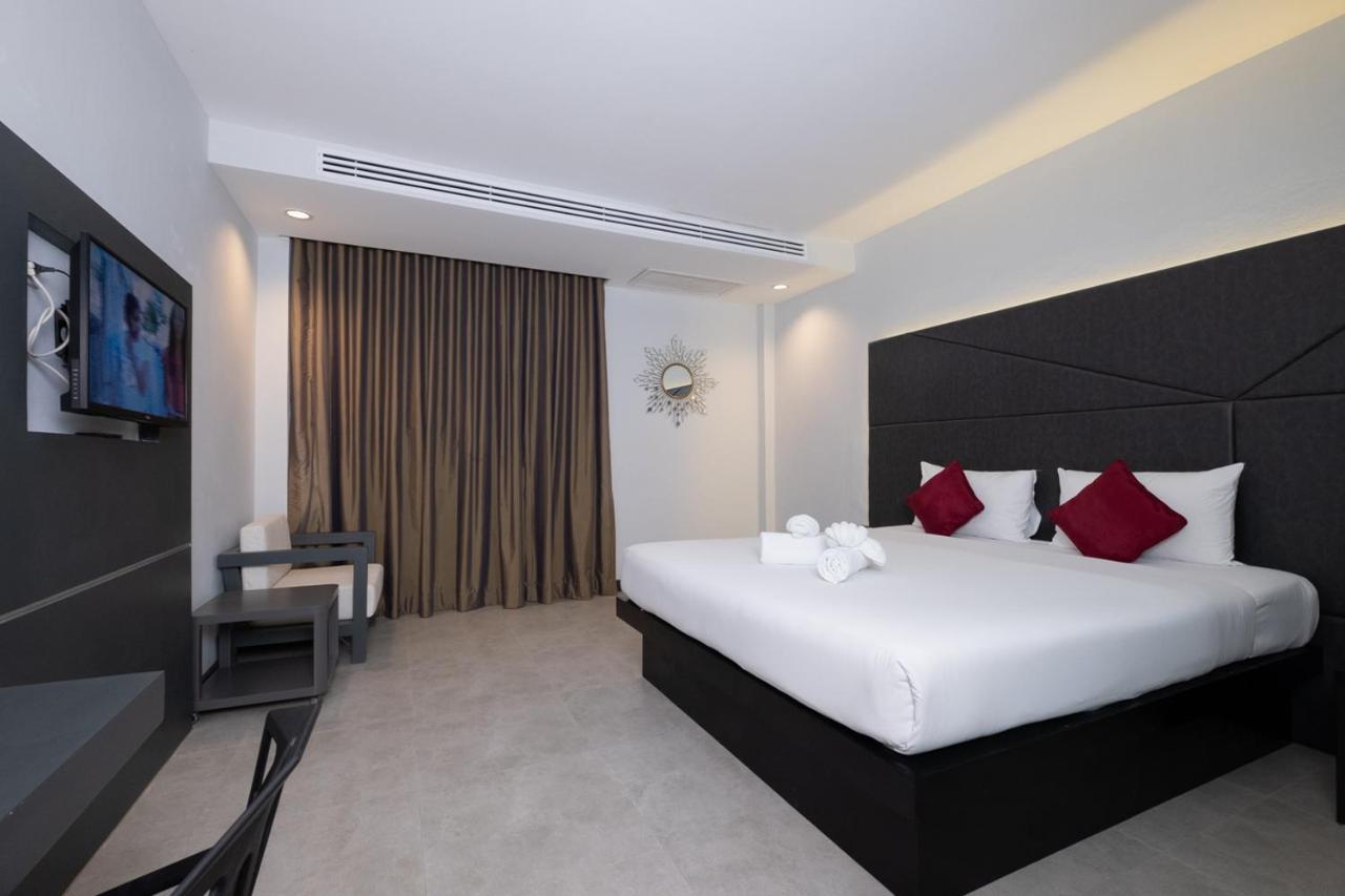 The Royal Palm Beach Front Patong Kültér fotó